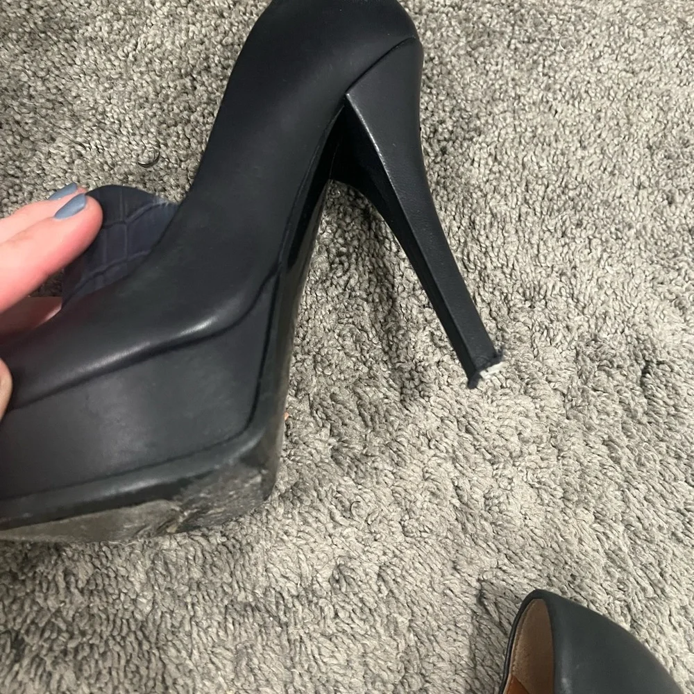 Fendi Women's Navy Blue Platform Heels - Picture 5 of 6